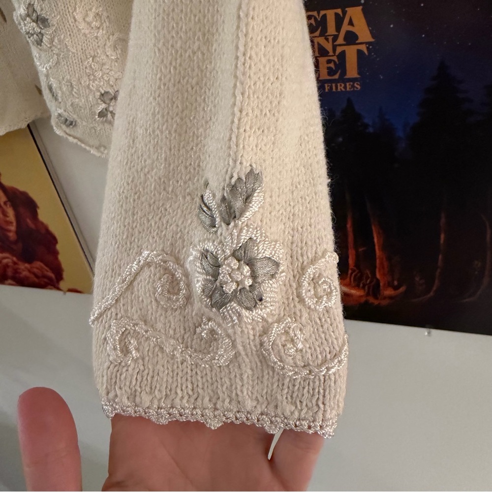 Erika Cream Cardigan with Floral Embroidery - Picture 4 of 4